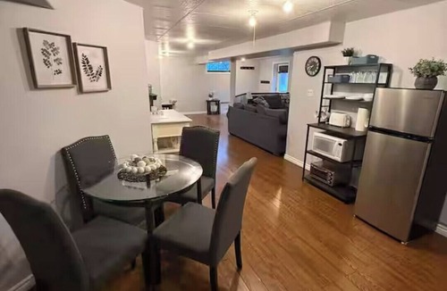 Beckwith Apartment | 2 BD Apartment-Sleeps 5 Near Stonefields Estate & Mississippi River, Heated Pool
