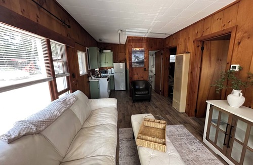 Meredith Cabin | 2 Bdrm Cozy Cottage #1 close to town docks Lake Winnipesaukee - Meredith