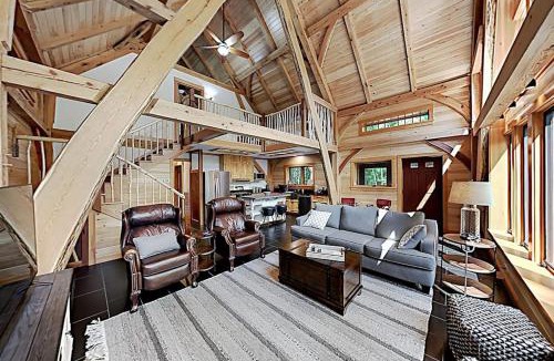 Franklin House | 2 beautifully designed, off-the-grid homes with amazing lakefront views & access