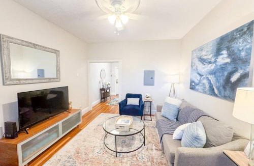 Commonwealth Apartment | 2 bed, in unit laundry, Boston College, balcony