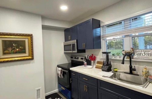 Brandywine Apartment | 2 bedroom 1 bath Farmhouse Apartment Near DC- Full Kitchen, Laundry, Gym & Sauna