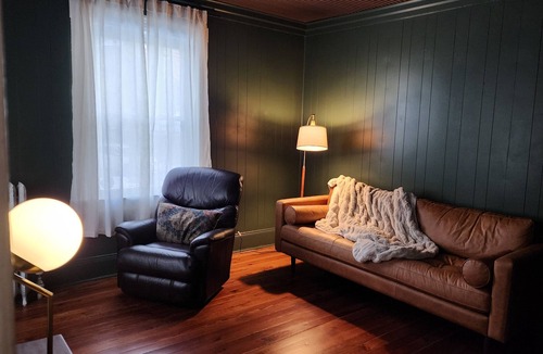 South Hadley Apartment | 2-bedroom 1st fl home in South Hadley Falls with Flauceted Claw Foot Bathtub
