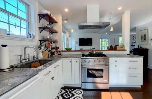 Yachting Village Apartment | 2 Bedroom/2 Bath In the Heart of Newport- Deck + Back Yard + Off-Street Parking!