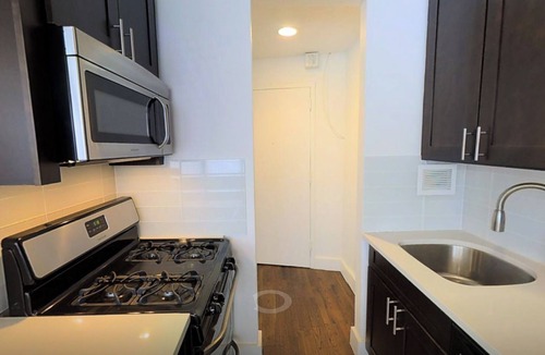 East Falls Apartment | 2-bedroom apartment in a wonderful Philadelphia neighborhood with AC