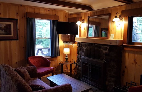 Wilmington Ski Chalet | 2 Bedroom Chalet with Fireplace