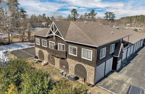 Glendale Condo | 2-Bedroom Condo in Gilford, NH come and stay at Winni Peaks and Piers Escape