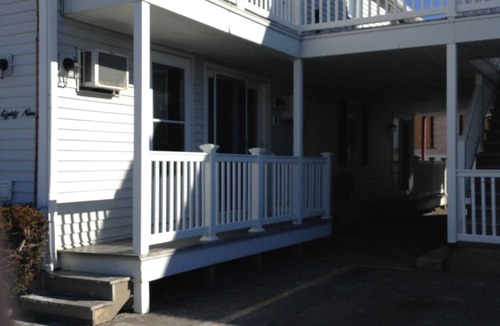 Hampton Condo | 2 Bedroom Condo, one block from the beach