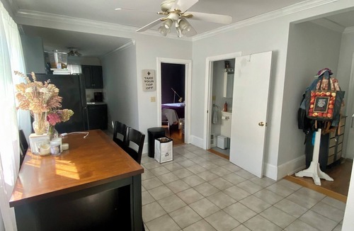 Salem Condo | 2 bedroom condo walking distance to downtown, free parking
