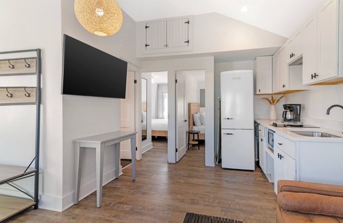 York Beach Cottage | 2 Bedroom cottage steps from the beach