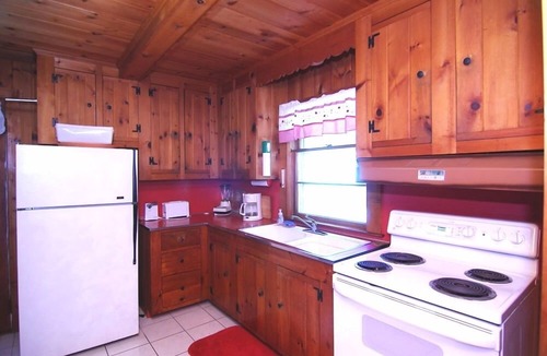 South Yarmouth Cottage | 2 Bedroom Cottage in South Yarmouth - Walk 1,000' to the Beach
