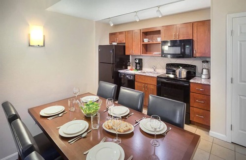 The Point Condo | 2 Bedroom Deluxe Condo, Kitchen, Sleeps 6, Downtown Newport, Long Wharf Resort!