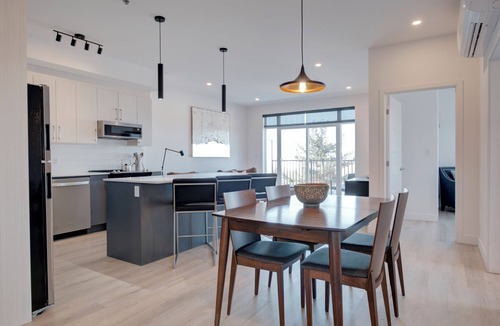 District d'Aylmer Apartment | 2-Bedroom Executive Suite in Old Aylmer | Quiet, Fully Furnished Near Ottawa