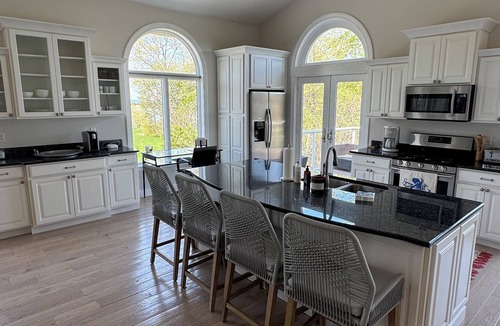 Minot Apartment | 2 Bedroom Guesthouse Near Picturesque Cohasset Harbor