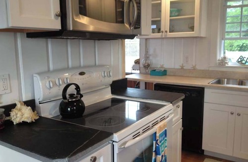 West Dennis House | 2 Bedroom House on the Water!