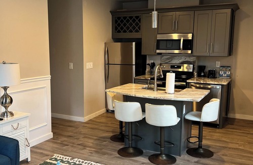 Newport House | 2 Bedroom Rental in Newport w/Parking! Steps away from Thames, Broadway, & DT!