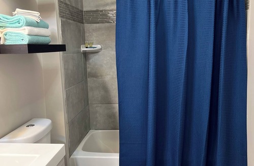 Newport House | 2 Bedroom Rental in Newport w/Parking! Steps away from Thames, Broadway, & DT!