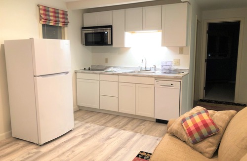 Waterville Valley Apartment | 2 Bedroom Sleeps 6, Walk to Town Sq. Pet Friendly