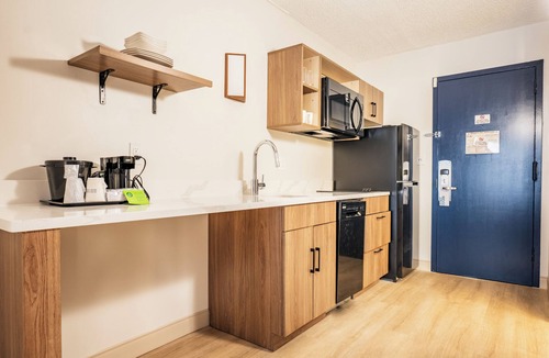 Danbury Hotel | 2-bedroom suite with kitchen