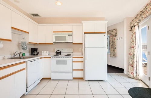 West Yarmouth Apartment | 2 Bedroom Townhouse, Green Harbor Resort, Basketball, Shuffleboard - 2 Units