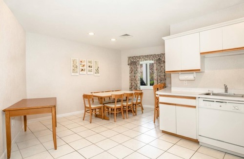 West Yarmouth Apartment | 2 Bedroom Townhouse, Green Harbor Resort, Basketball, Shuffleboard - 2 Units
