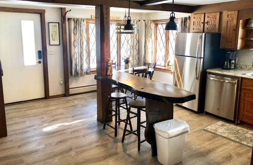 Central Vermont- Killington House | 2-Bedroom Unit in Plymouth Vt located central to Killington, Woodstock & Okemo