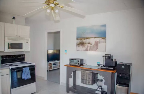 Tisbury Condo | 2-Bedroom Vineyard Haven condo with pool close to ferry, shops & restaurants