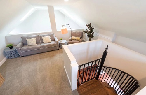 Yachting Village Condo | 2 Bedrooms w/Loft, Deck and Fireplace on Thames St