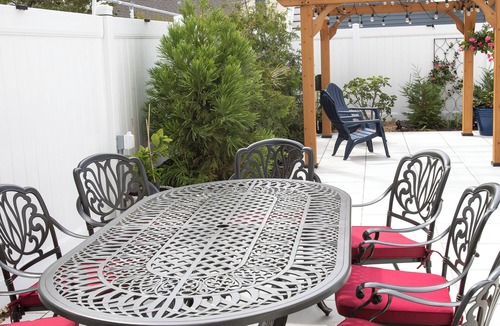 Surf City House | 2 Blocks from Beach & Bay: Modern Suite w Courtyard in Surf City