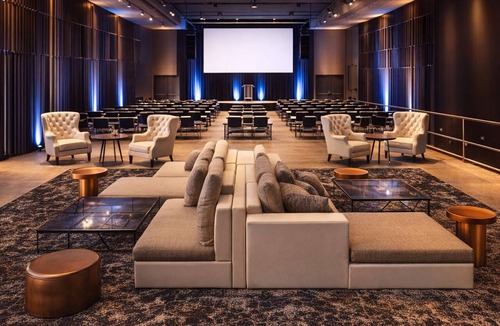 Bay Village Hotel | 2 Boutique Hotel Rooms Ideal for Event Planners - Pet-Friendly Stay!