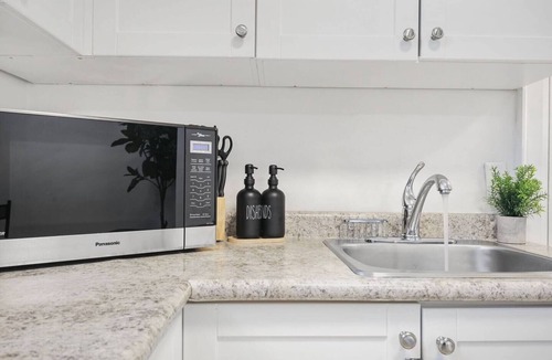 Lakeview Apartment | 2 BR 1 Bath Apt with Parking | Close to Amenities