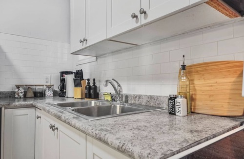 Lakeview Apartment | 2 BR 1 Bath Apt with Parking | Close to Amenities
