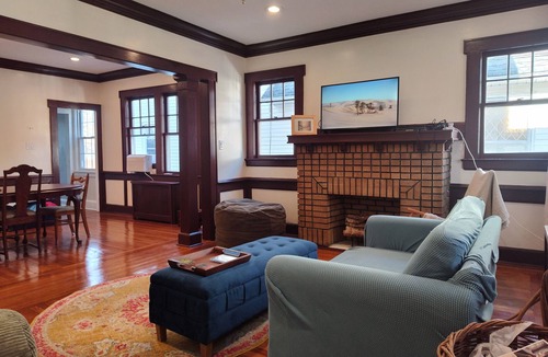 Maplewood House | 2 BR Private King Suite Walk to Train & Downtowns – Near NYC & EWR
