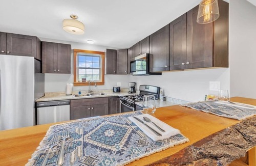 Trenton Apartment | 2 BR Renovated Bayside Apt Trenton! [Bayside Loft]