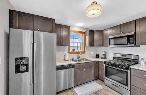 Trenton Apartment | 2 BR Renovated Bayside Apt Trenton! [Bayside Loft]