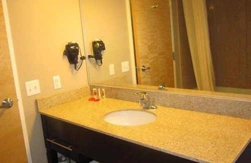Monmouth Junction House | 2 Comfortable Units, Free Breakfast, Close to Major Malls & Movie Theaters!