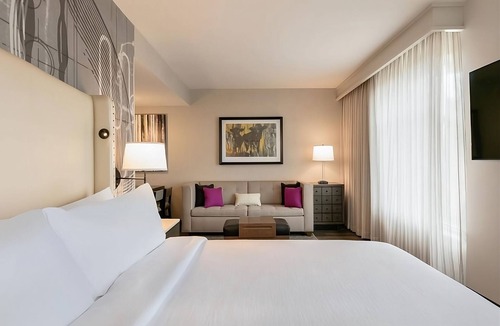 Berkeley Heights Hotel | 2 Family-friendly Units w/Onsite Pool & Dining! Free Parking & Breakfast!