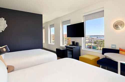 Portland Hotel | 2 Family Ready Rooms | Pet-Friendly Stay, Walking Distance to Museum of Art