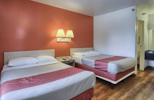 Camp Hill Apartment | 2 Full Bed|Smk|New Cumberland, PA