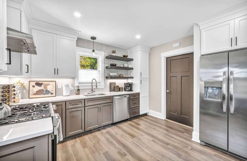 Detroit - Shoreway House | 2 King Beds | Sauna, Hot Tub & Pickleball Court