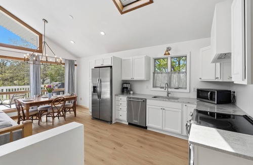 Kenyon House | 2 Mi to Charlestown Beach! South County Home
