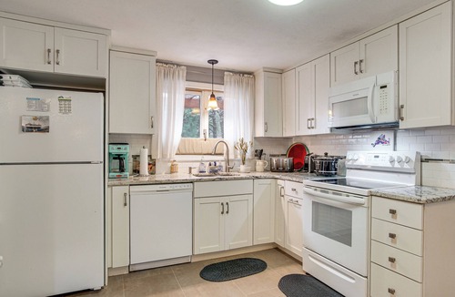 Katama House | 2 Mi to Main St & Beach! Family Home in Edgartown