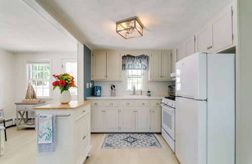 West Yarmouth House | 2 Mi to Seagull Beach: Charming Family Home