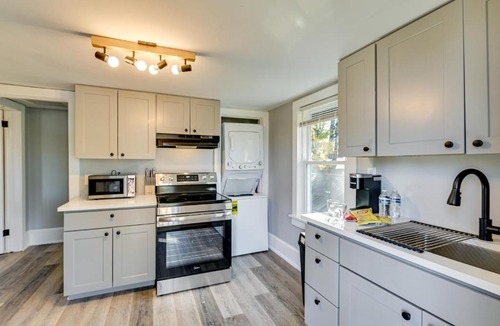 Lincoln Park Apartment | 2 Mi to Uptown: Centrally Located Kingston Apt!