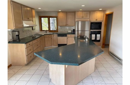 Hillcrest Apartment | 2-Minute Walk to Main Street & Mirror Lake, 2BR Apt overlooking Mirror Lake