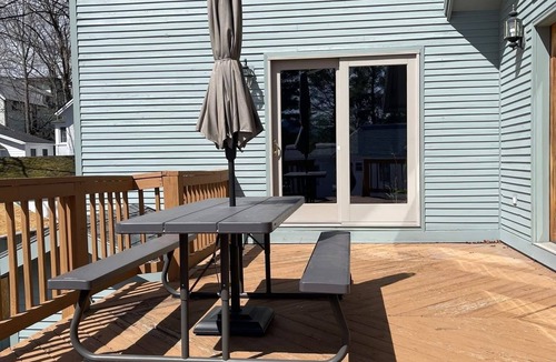 Hillcrest Apartment | 2-Minute Walk to Main Street & Mirror Lake, 2BR Apt overlooking Mirror Lake