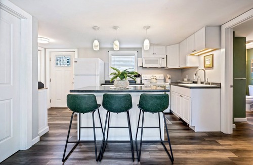 Southern Coast Apartment | 2 Modern Apartments, Downtown, Dogs OK, Fire Pit, 20 Mins to Portland, Sleeps 10