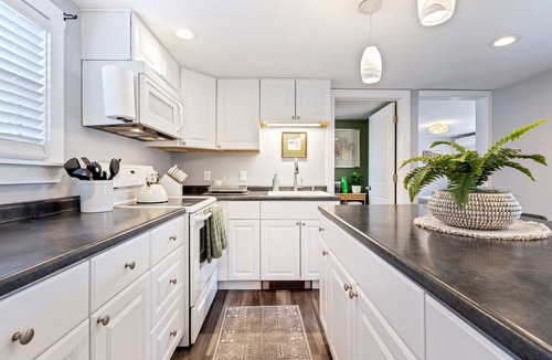 Southern Coast Apartment | 2 Modern Apartments, Downtown, Dogs OK, Fire Pit, 20 Mins to Portland, Sleeps 10