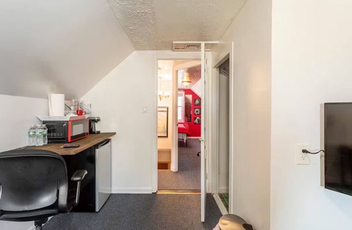 Uniondale Apartment | 2 Pvt bed Rm 1bathroom no kitchen attic