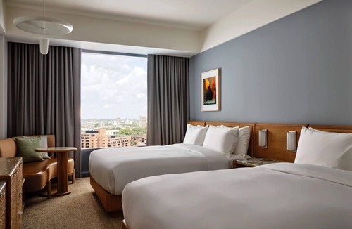 Lower Allston Hotel | 2 Queen Beds near Allston Square | Near MBTA Transit | Group Stay near Harvard