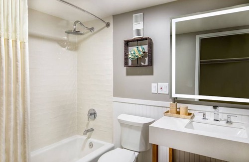 North Ocean City Hotel | 2 Relaxing City View Rooms Close to Ocean City Boardwalk | Pool Access